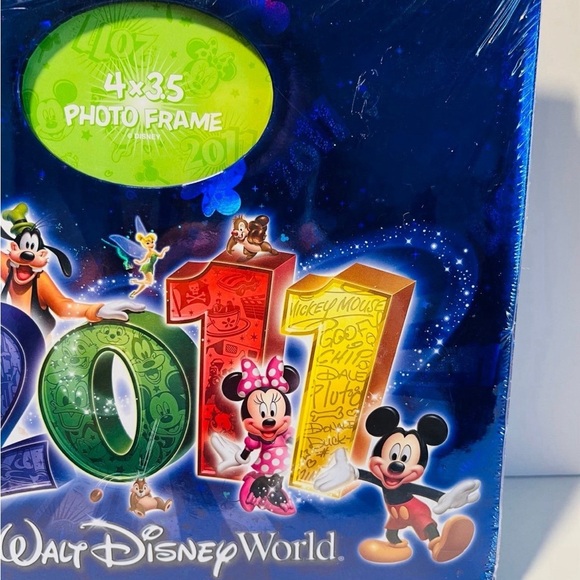 Walt Disney World 2011 Photo Album with 4"x3.5" Photo Frame Mickey Minnie Goofy - Picture 5 of 12